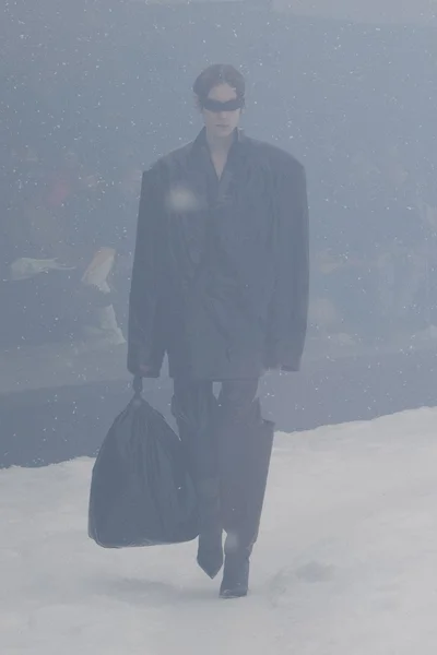 Look 12